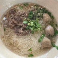 ก๋วยเตี๋ยวเฮียธง ลูกชิ้นเนื้อวัว