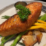 Kinlenn Eatery & Play Ari