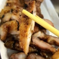 เมนูของร้าน จิ้มจุ่มสุทธิพรเจ้าเก่าตรงข้ามโรงแรม บียู.เพลส