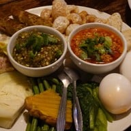 เมนูของร้าน ต๋อง เต็ม โต๊ะ นิมมานเหมินท์ ซอย 13