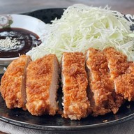 Bee Kitchen - บีคิทเช่น (ข้าวขยำหมู,ทงคัตสึ,แฮมเบริก,ไก่เทอริยากิ) ต้นฉบับ