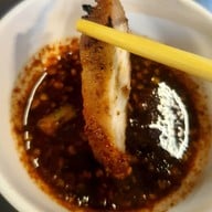 เมนูของร้าน จิ้มจุ่มสุทธิพรเจ้าเก่าตรงข้ามโรงแรม บียู.เพลส