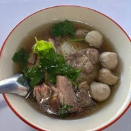 ก๋วยเตี๋ยวหมูตุ๋น เนื้อตุ๋น สองพี่น้อง