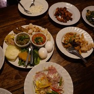 เมนูของร้าน ต๋อง เต็ม โต๊ะ นิมมานเหมินท์ ซอย 13