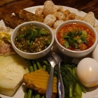 เมนูของร้าน ต๋อง เต็ม โต๊ะ นิมมานเหมินท์ ซอย 13