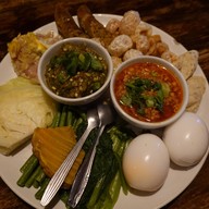 เมนูของร้าน ต๋อง เต็ม โต๊ะ นิมมานเหมินท์ ซอย 13