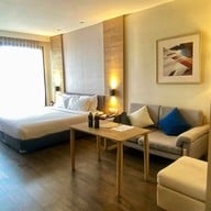 Somerset Harbourview Sriracha