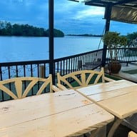 แพพยงค์ ริมน้ำ -