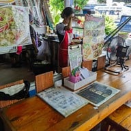 ร้านป้านอม อาหารทะเล อาหารตามสั่ง