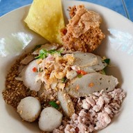 ก๋วยเตี๋ยวยายน้องทุ่งกราด