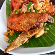 ขนมจีนแม่ยาย เส้นสดน้ำแกงปูม้า