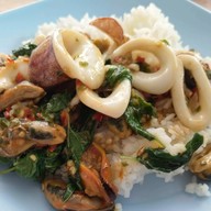 ร้านป้านอม อาหารทะเล อาหารตามสั่ง