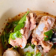 ก๋วยเตี๋ยวต้มยำมะนาวสด มาดามยุม (ซอยหัวหลางเจ้าเก่า)