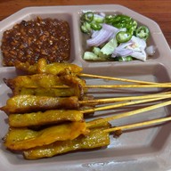 เมนูของร้าน ก๋วยเตี๋ยวไทยตาปุ้ย