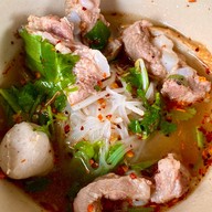 ก๋วยเตี๋ยวต้มยำมะนาวสด มาดามยุม (ซอยหัวหลางเจ้าเก่า)