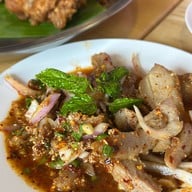 เจ๊แดงสามย่าน ส้มตำ คอหมูย่าง The rest area ประชาชื่น