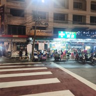 บรรยากาศ โรตี หน้าโวค สี่แยกมนุษย์โบราณ