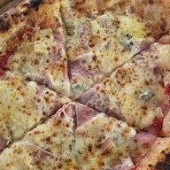 Little Wild Cafe & PIZZA สวนทิวไผ่