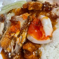 เมนูของร้าน ธานี ข้าวหมูแดง - หมูกรอบ อารีย์