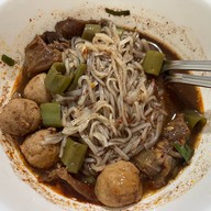 ต้อย ก๋วยเตี๋ยวเรือ (วัดมะกอก)