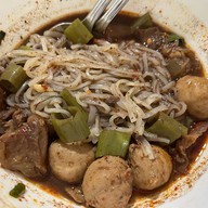 ต้อย ก๋วยเตี๋ยวเรือ (วัดมะกอก)