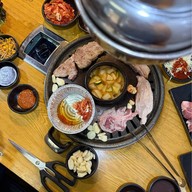 เมนูของร้าน 엉터리생고기 무한리필 명동점 | Myeongdong Korean BBQ