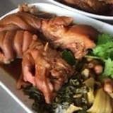 ข้าวขาหมูตุ๋นเห็ดหอมคุณสา-ข้าวต้มปลา ร่มเกล้า