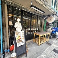 Small table cafe