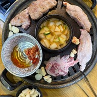 เมนูของร้าน 엉터리생고기 무한리필 명동점 | Myeongdong Korean BBQ