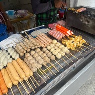 เมนูของร้าน ลูกชิ้นหลังโรงงาน ซอยลาซาล17