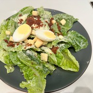 Jones' Salad เดอะโฟร์ท