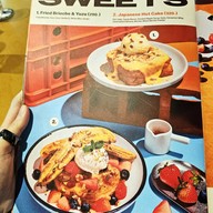 HALFWAY Brunch & Bar งามดูพลี