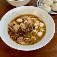 เมนูของร้าน ก๋วยเตี๋ยวหมูตุ๋นนายเป็ด