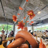 HALFWAY Brunch & Bar งามดูพลี