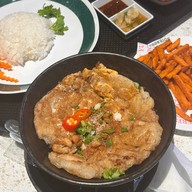 เมนูของร้าน แอนก๋วยเตี๋ยวคั่วไก่ Dusit Central Park
