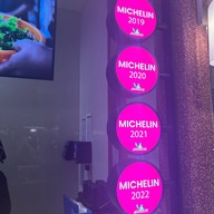 แอนก๋วยเตี๋ยวคั่วไก่ Dusit Central Park