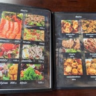 เลียปาก