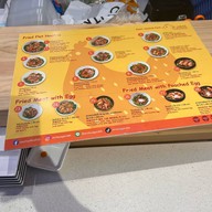 แอนก๋วยเตี๋ยวคั่วไก่ Dusit Central Park