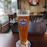 เลียปาก