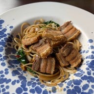 เลียปาก