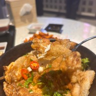 แอนก๋วยเตี๋ยวคั่วไก่ Dusit Central Park