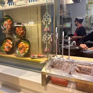 แอนก๋วยเตี๋ยวคั่วไก่ Dusit Central Park