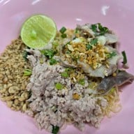 มานาก๋วยเตี๋ยวหมูตำลึง **กรณีไม่มีตำลึง จะใส่ผักบุ้งแทน**