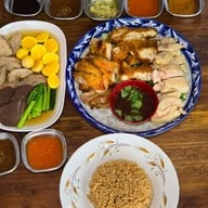 สุรพลข้าวมันไก่สิงคโปร์