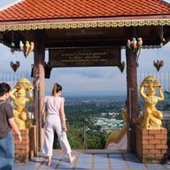 วัดพระธาตุดอยคำ (วัดสุวรรณบรรพต)