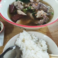 นายตั้ม ต้มเลือดหมู สาขาตลาดเกษตร