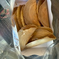 วน วน ขนมเบื้อง สาขาบางพลี ย้ายมาอยู่เชิงสะพานลอย ตรงข้ามตลาดนัดเรือบิน