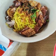 นายตั้ม ต้มเลือดหมู สาขาตลาดเกษตร