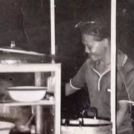 ลุงเลื่อน ต้นตำหรับก๋วยเตี๋ยวไก่โบราณ ห้วยขวาง ต้นตำหรับ