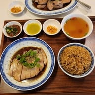 เมนูของร้าน ข้าวมันไก่เบตง จางเจียหยี 張家餘 (Baytong Chicken rice)